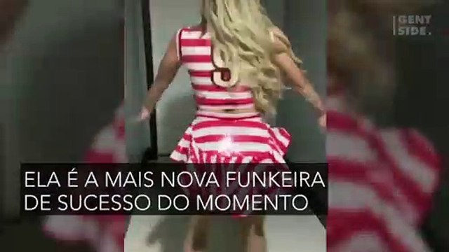 Funkeira Lexa aparece apenas de biquíni e enlouquece fãs