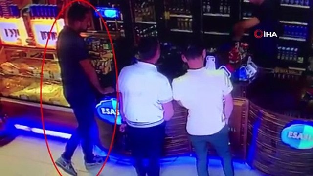 Müşteri gibi girdiği markette başka müşterinin telefonunu böyle aldı