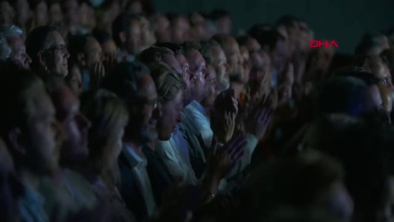 DHA DIŞ - Güneş enerjisiyle çalışan otomobil tanıtıldı- Yeniden