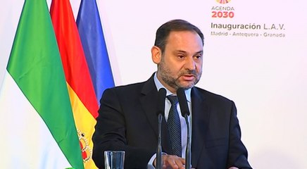 Ábalos muestra su satisfacción por la llegada del AVE a Granada