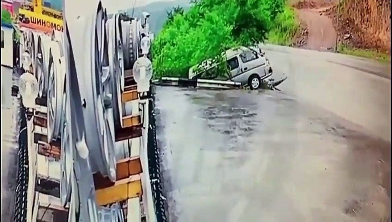 Car crashes  -304
