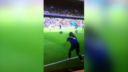 Intenta desprestigiar el fútbol femenino y acaba humillado