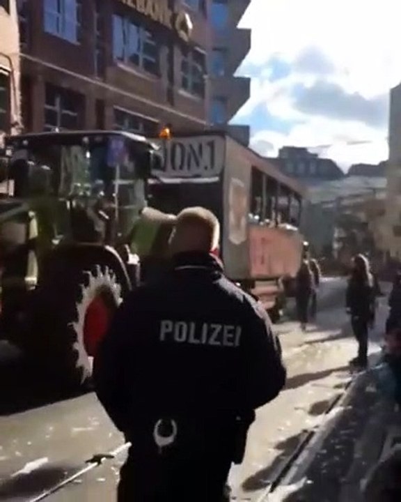 L'enthousiasme de ce policier allemand est contagieux