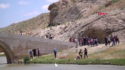 Van'ın Pamukkalesi'ne ziyaretçi akını