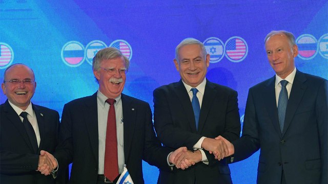أميركا وروسيا وإسرائيل.. اجتماع ثلاثي للنظر في الشأن الإيراني