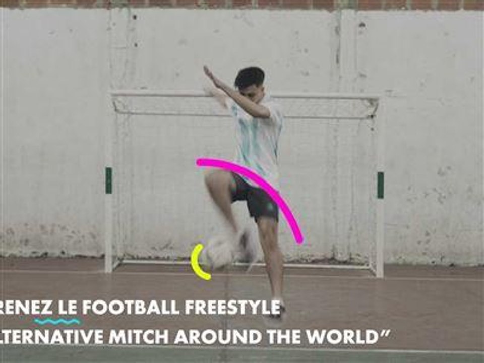 Football freestyle: comment faire un "Alternative mitch around the world"