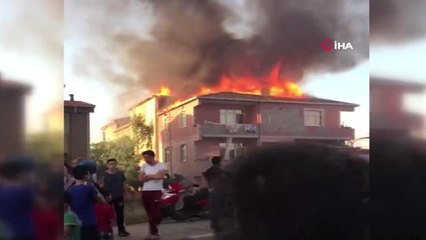 Sultanbeyli Battalgazi Mahallesi'nde bir apartmanın çatısı yanıyor.