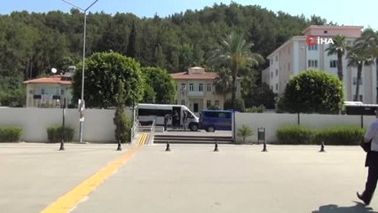 Eşleriyle sorun yaşayan kadınları milyonlarca lira dolandırdılar