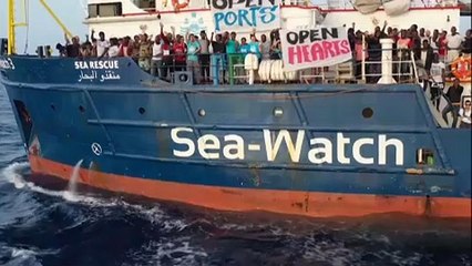 Sea Watch : la capitaine du navire veut forcer le blocus italien