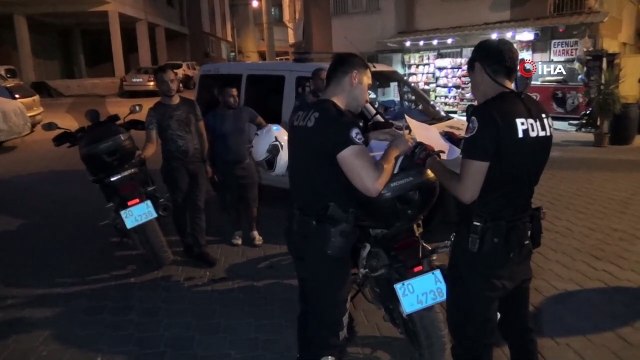 Polisin şüphelenip aradığı otomobilden pompalı tüfek ve uyuşturucu çıktı