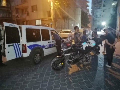Polisin şüphelenip aradığı otomobilde pompalı tüfek ve uyuşturucu çıktı