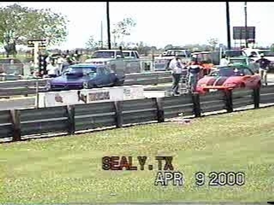 Racing - Pontiac GTO vs. Chevy Camaro (Drag Race)