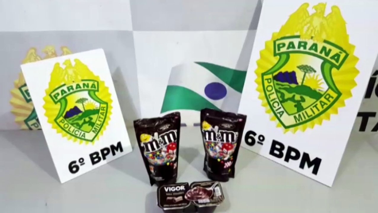 Jovem tenta sair de mercado com produtos escondidos nas calças