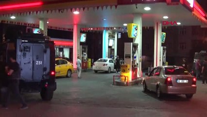 SULTANGAZİ'DE MASKELİ 3 KİŞİ AKARYAKIT İSTASYONUNU SOYDU