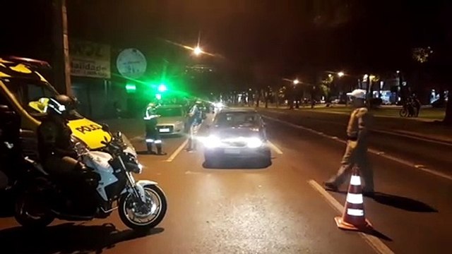 Blitz na Avenida Brasil: 14 veículos irregulares são recolhidos ao pátio da Cettrans