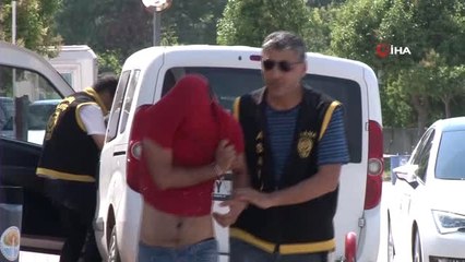 Sokakta oturan kadının elindeki telefonu çaldı, ev hapsi aldı