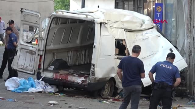 Edirne'de göçmenleri taşıyan minibüs devrildi 10 ölü 30 yaralı-1