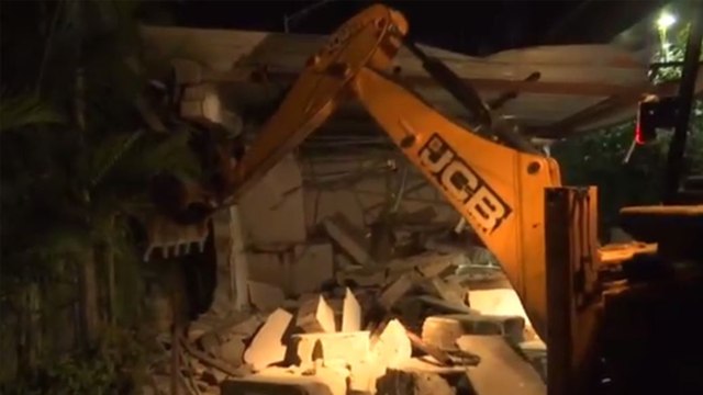 Jagan Mohan Reddy Government demolishes Chandrababu Naidu's Praja Vedika | Oneindia News