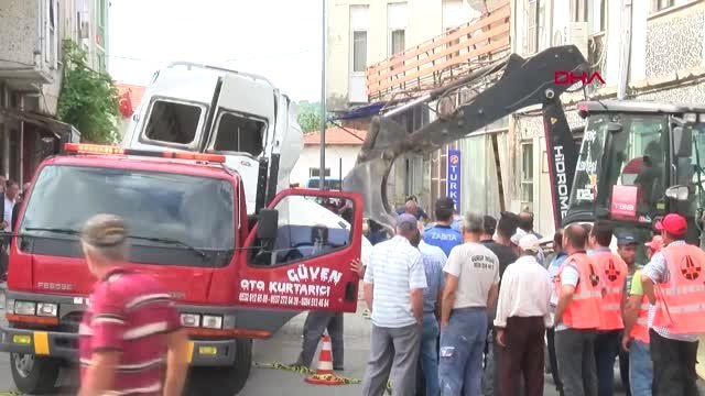 Edirne'de göçmenleri taşıyan minibüs devrildi 10 ölü 30 yaralı-4