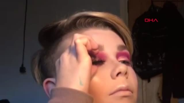 İSTANBUL Makyaj yapan erkek çocuk videoları tartışma konusu oldu