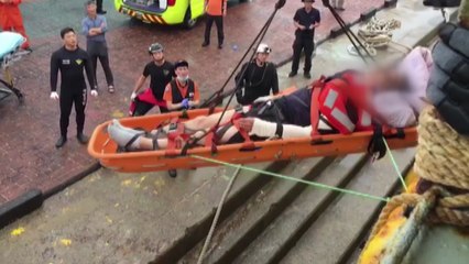 제주 관광용 잠수함 배터리 폭발...3명 다쳐 / YTN