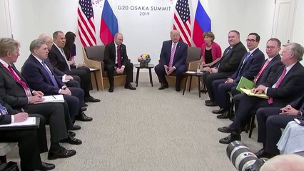 Trump bromea pidiendo a Putin que no interfiera en elecciones de 2020