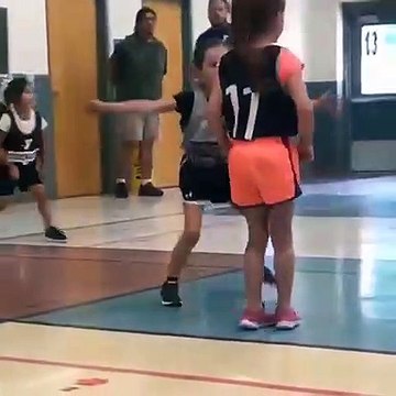 L'amour que cette petite fille a pour ce sport est clair