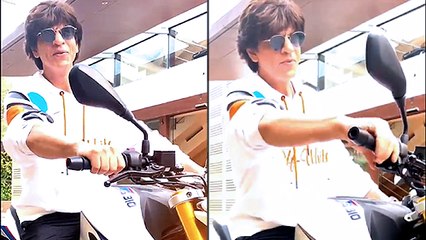 Shah Rukh Khan Recreates Iconic Scene Of His First Film