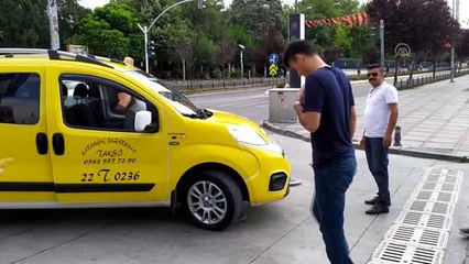Bariyerin yükseldiğini fark etmeyince kaza yaptı