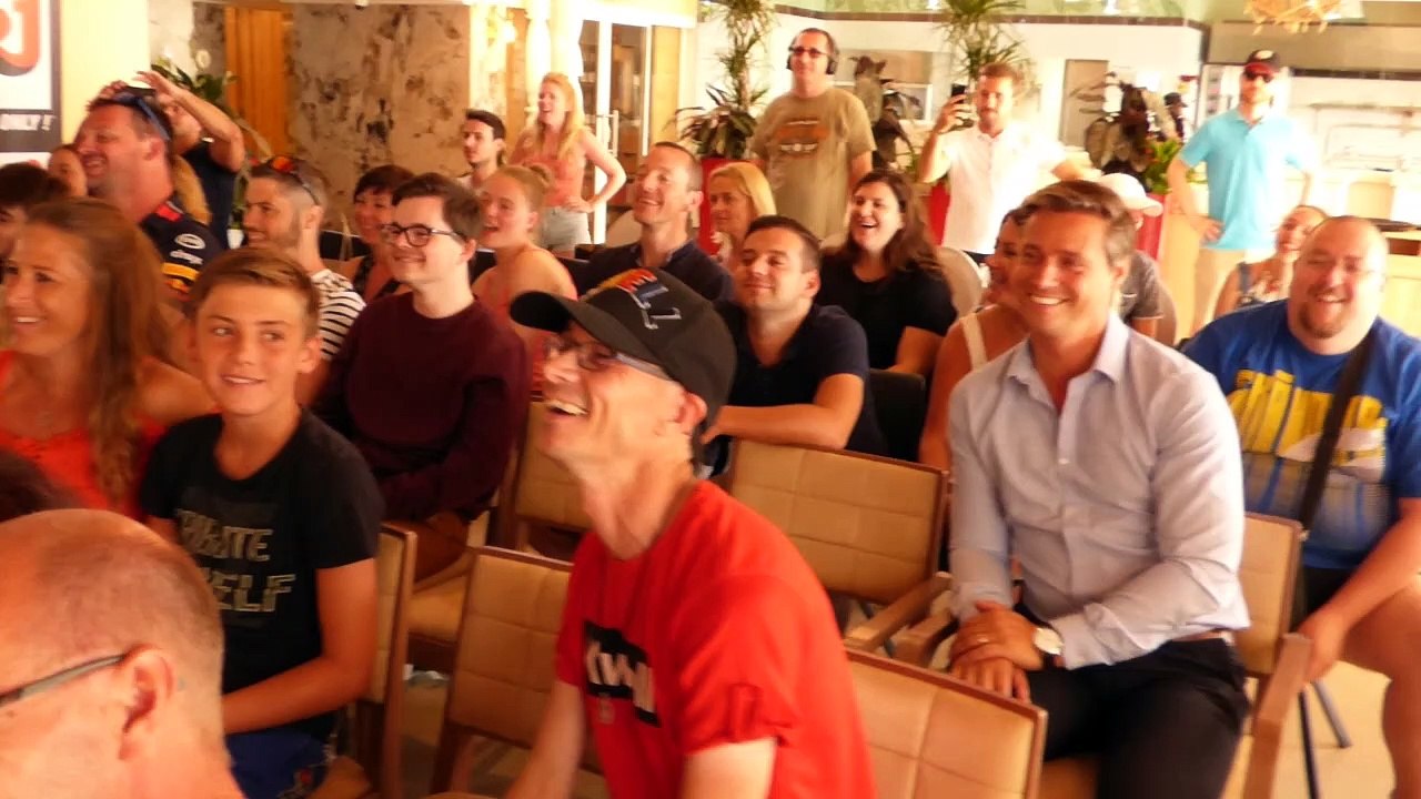 Manu et les OuinsOuins, stars de la matinale d'NRJ, déboulent à Pampelonne Vidéo Dailymotion