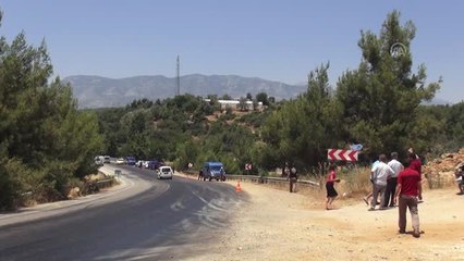 Domates yüklü tır çaya devrildi: 1 ölü