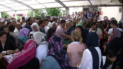 Feci kazada hayatını kaybeden anne ve kızı son yolculuğuna uğurlandı