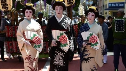 Japonya'da Kardashian'ın 'kimono' korsesine tepki