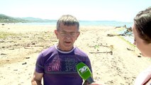 Plazhi i Likmetës i ndotur nga mbetjet që sjell lumi- Top Channel Albania - News - Lajme