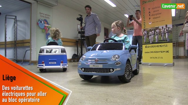 Des voiturettes électriques pour déstresser les enfants sur la route du bloc opératoire