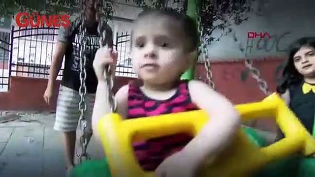 Yürekler ağza geldi! İkinci kattan düşen bebeği havada böyle yakaladı