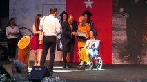 Serebral palsi hastası öğrenci üniversiteden birincilikle mezun - İZMİR