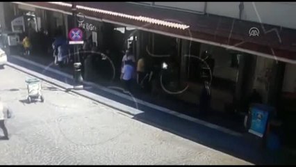 Turistin cep telefonunu çalan zanlı yakaladı