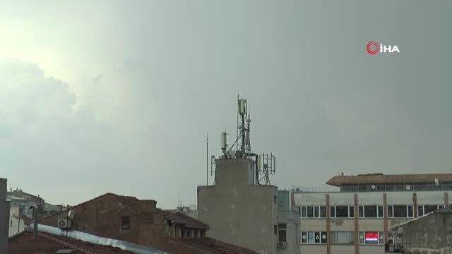 Önce sağanak yağış, sonra şimşek ve gök gürültüsü