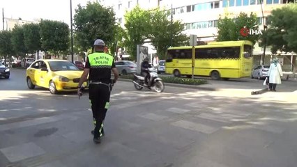Trafik polislerinden öncelik yayanın uygulaması