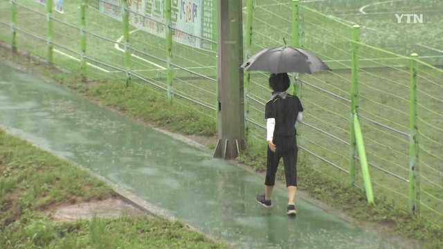 [날씨] 전국 '동시 장마' 시작...제주도·남해안 국지성 호우 / YTN