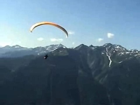 1er grand vol en parapente. Ecole les volatiles les saisies.