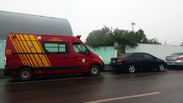 Menina de 13 anos fica ferida ao cair em escola na Rua Jorge Lacerda