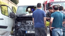 E5’te içinde 11 kişinin bulunduğu servis minibüs alev alev yandı