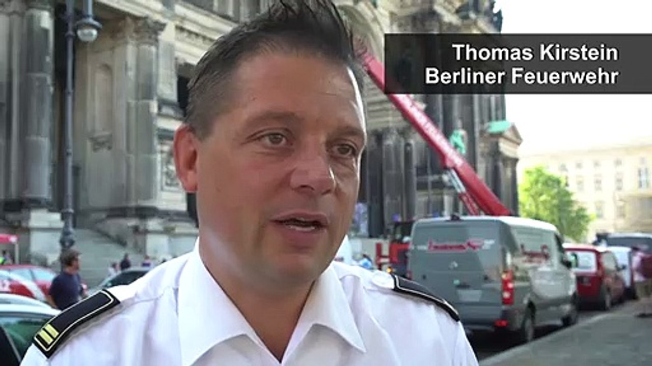 Feuerwehr probt am Berliner Dom den Ernstfall