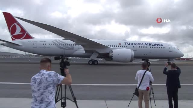 THY'nin 'rüya uçak' olarak adlandırılan ilk Boeing 787-9 Dreamliner tipi uçağı İstanbul...