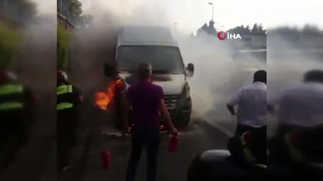 E-5’te servis minibüs alev alev yandı