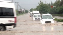 Eskişehir'de sağanak yağış sonucu yollar göle döndü