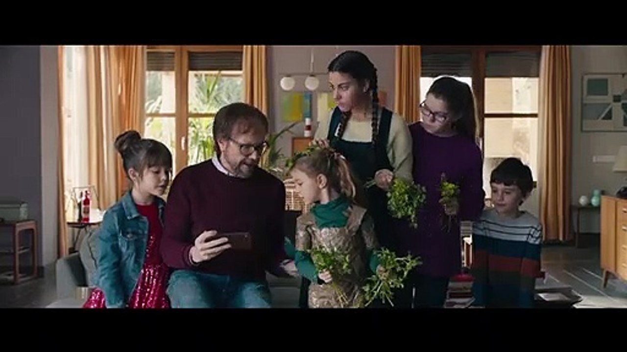 Tráiler final "Padre no hay más que uno", dirigida y protagonizada por Santiago Segura. Estreno en cines el 2 de agosto.