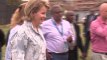 La reine Mathilde joue au football au Kenya